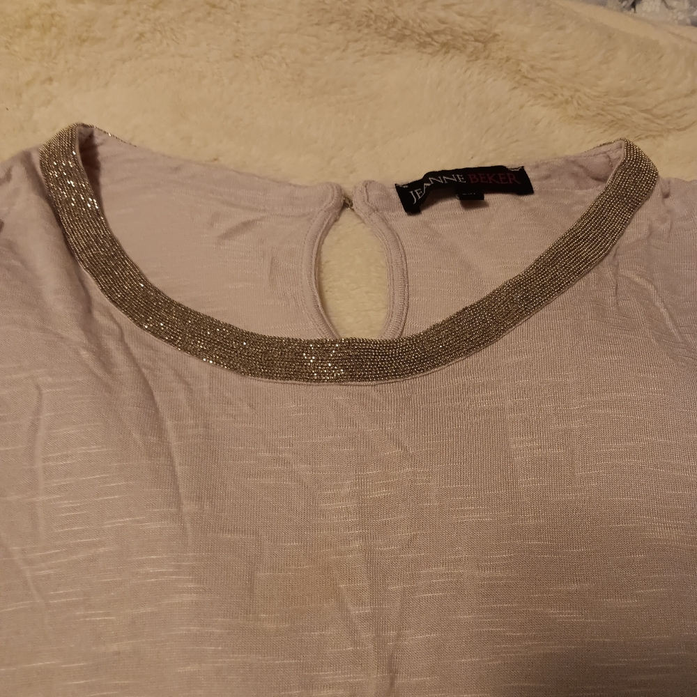 Nwot Lt Mauve Jeanne beker tshirt w/ gorgeous full silver beaded  neckline, fine